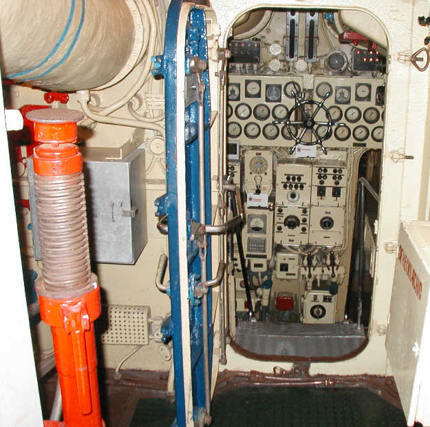 scorp-door.jpg (74174 bytes)